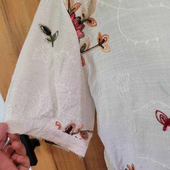 White Floral Embroidered Blouse - Picture 4 of 15